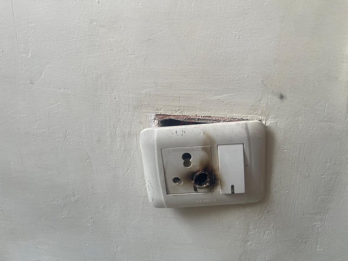 abhyan12's tweet photo. @havellsindia Raised a plug change complaint on 29th July. #Technician came same day, opened the full board saying it needs replacement. Now wires are exposed &amp; complaint got auto-cancelled citing multiple #complaints, which I never made. #CustomerSupportFail #havells https://t.co/Q9xze5phbj