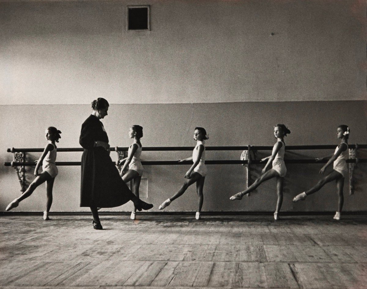 OliviaTurner108's tweet photo. #photography #fotografie #fotografia #pictures #fotos #Photos #写真
#CornellCapa
#BolshoiBallet, 1958
I would entitle it "A Hard School Mistress" https://t.co/yFyUY7RJtC