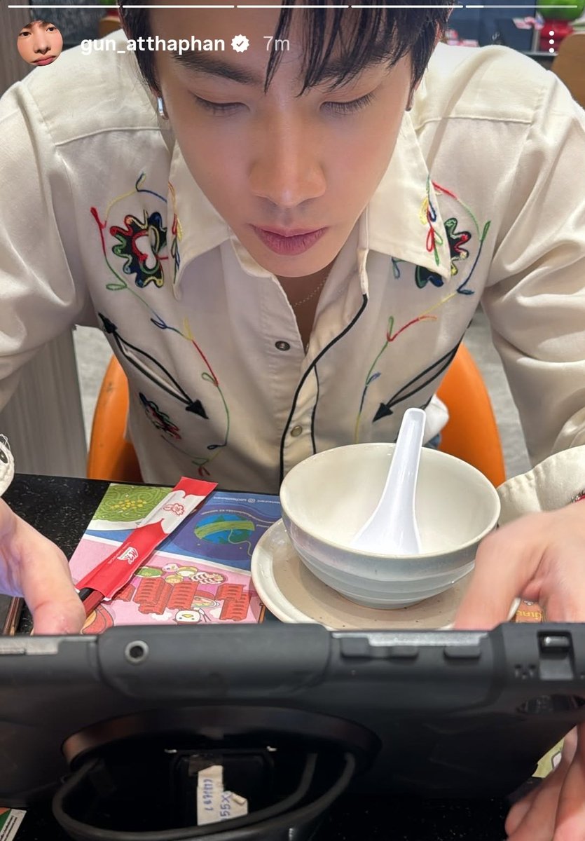 tiredofherself's tweet image. gun "i like to sit opposite papii so i could see his face" atthaphan