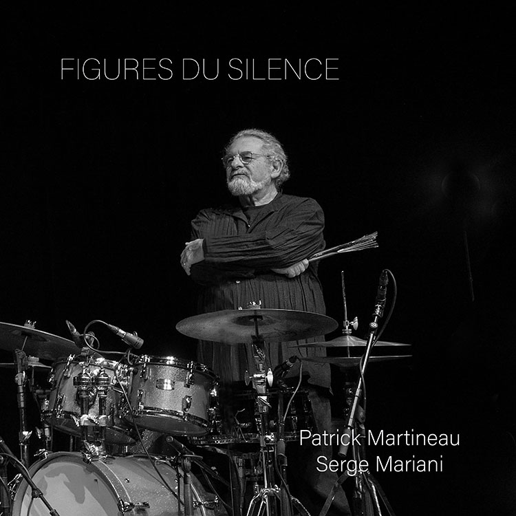🎷📸 Figures du silence : 25 photos noir &amp; blanc signées Patrick Martineau + les textes sensibles de Serge Mariani.
Le jazz entre deux notes, entre souffle et silence.
Un livre à offrir ou à s’offrir.
lejazzophone.com/jazz-photograp…
📩 patrick.martineau@jzzm.fr
#Jazz #Photographie