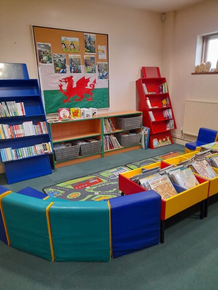 ☔️☔️ If you are looking after the little ones on Monday and it’s too wet to go outside why not pop into the library 2-4. Lots of toys and things to keep them occupied. We also need someone to finish off the jigsaw 🤣