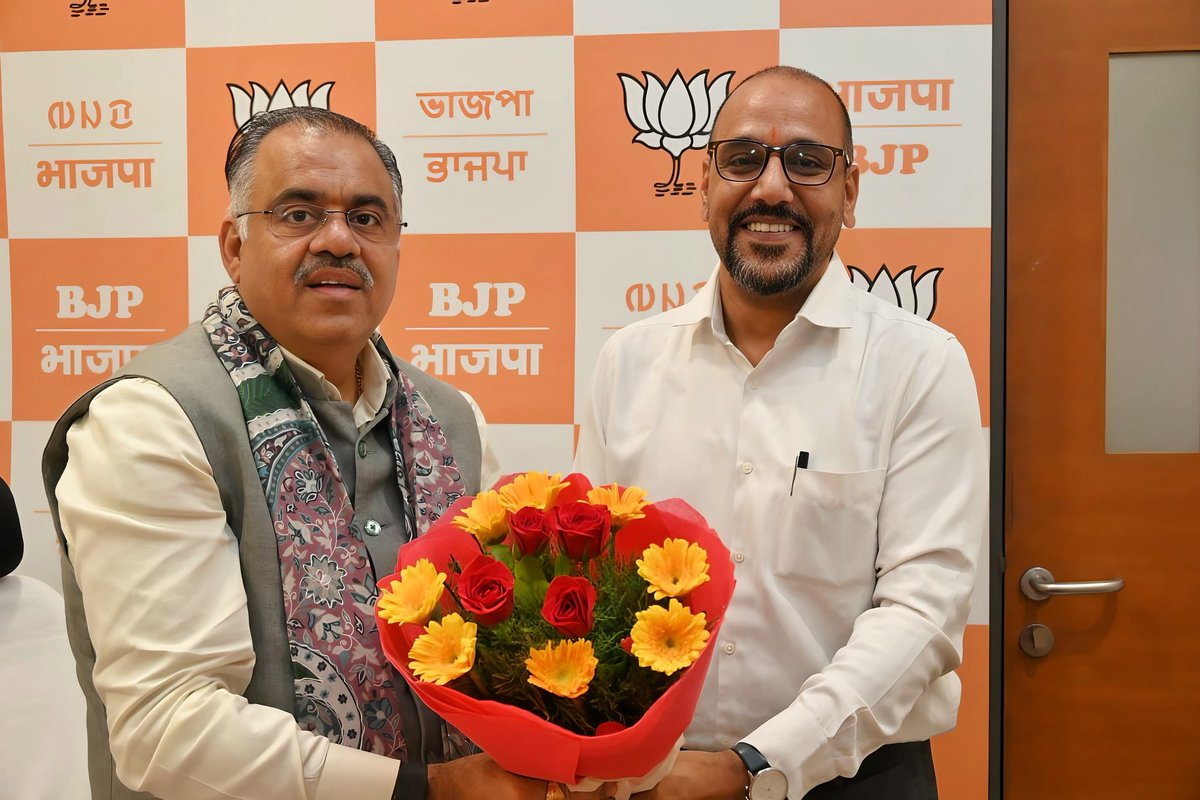 भाजपा कार्यालय, नई दिल्ली में आज पार्टी के यशस्वी राष्ट्रीय महामंत्री बड़े भाई आदरणीय श्री <a href="/tarunchughbjp/">Tarun Chugh</a> जी से शिष्टाचार भेंट का सौभाग्य प्राप्त हुआ।

इस दौरान संगठन की कार्यपद्धति, राष्ट्र निर्माण में भाजपा की भूमिका एवं भावी कार्ययोजना पर विस्तृत मार्गदर्शन प्राप्त हुआ।