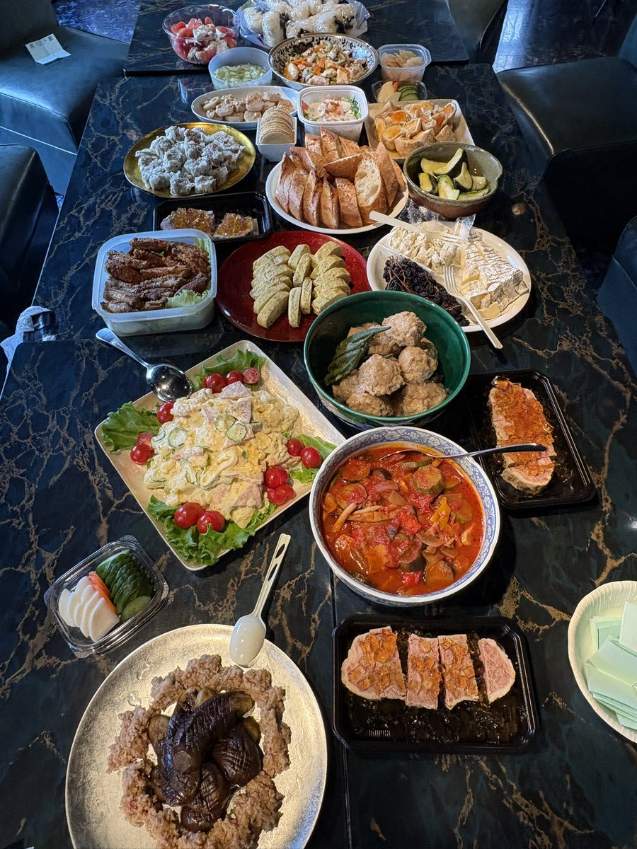 今日は茶道教室の暑気祓いでした🍽️🍺
美味しいお料理とお酒も楽しみました😊
午前を中心に日本史と英語の勉強にも取り組んだけど帰宅したらもうちょっとだけ勉強頑張ります💪☀️