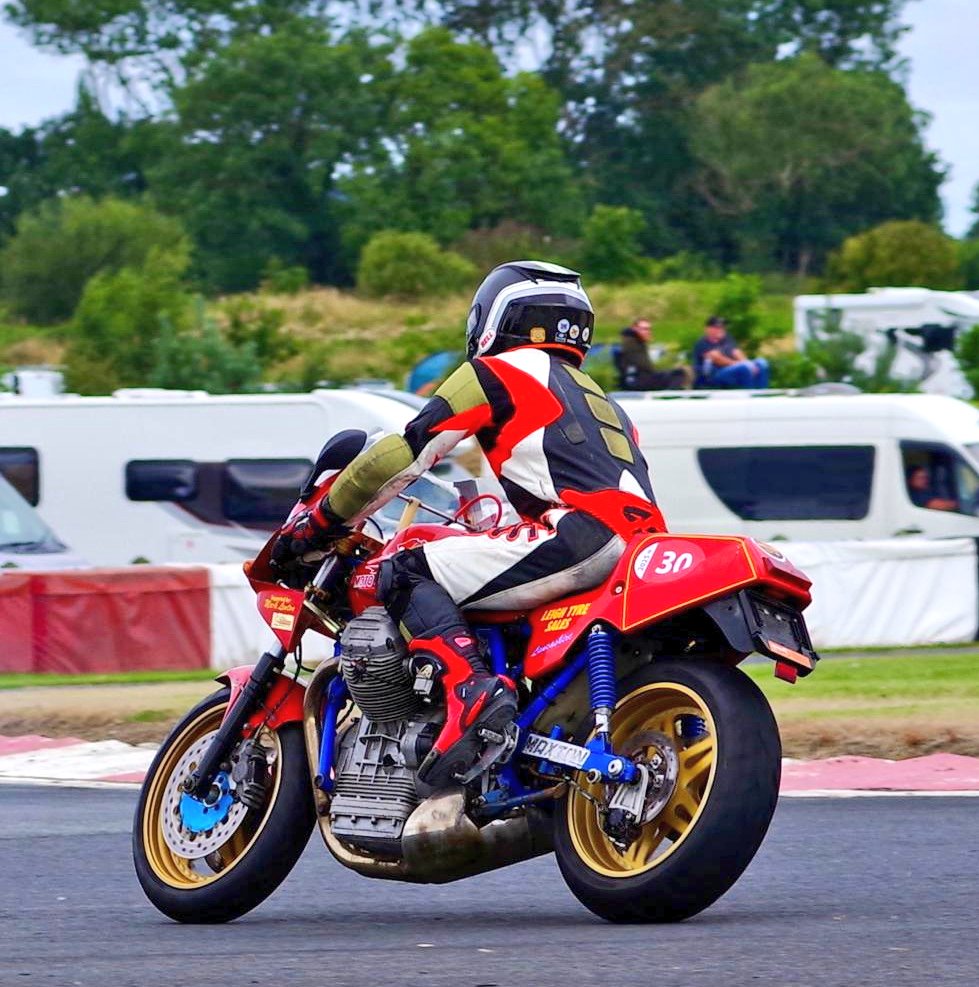 BulldogBDX's tweet photo. @classiccarguru1 @GoodwoodRRC I am mostly at #ClassicBikeFest #BishopsCourt https://t.co/8JogDwORUT