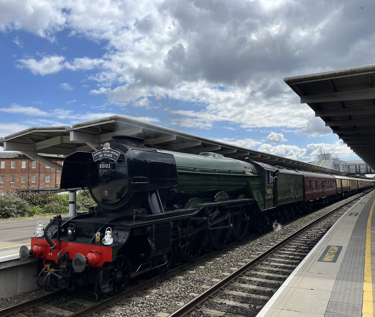 Spent a chunk of yesterday morning looking for the Flying Scotsman and then it saunters into Derby on a rail tour! 🤣