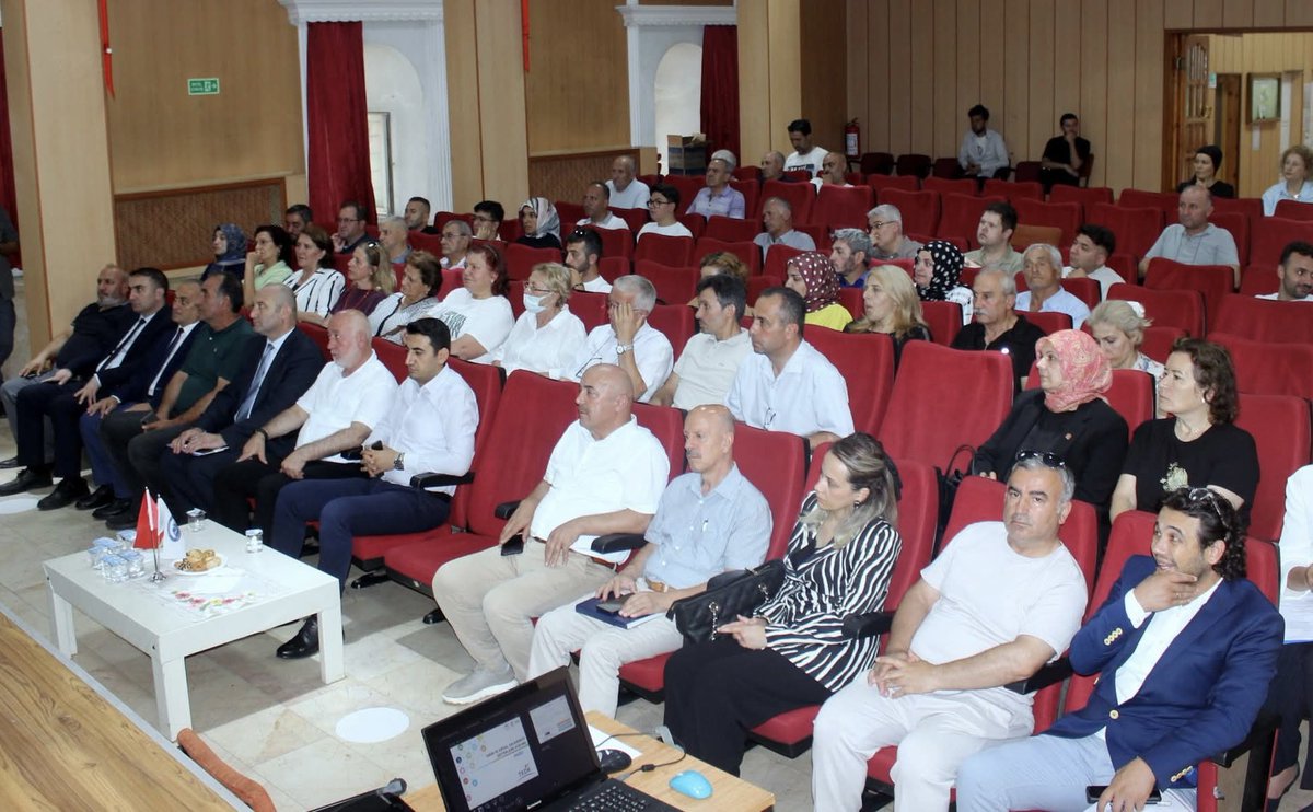 Ajansımız Giresun Yatırım Destek Ofisi, Şebinkarahisar Esnaf ve Sanatkarlar Odasının düzenlediği toplantıda; yeni yatırım teşvik sistemi ve Ajans destekleri hakkında katılımcılara bilgilendirme yaptı.