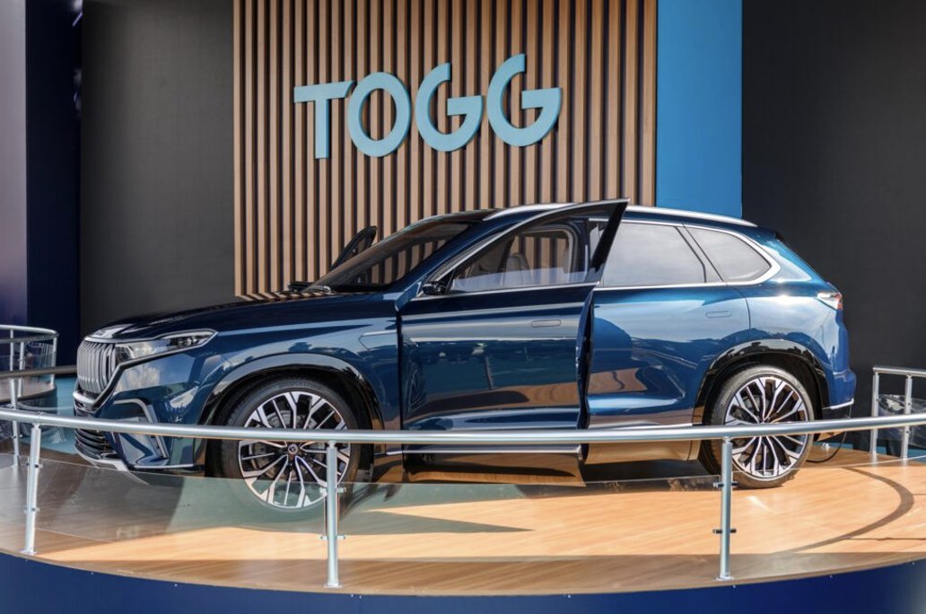 Yakında Almanya’da satışa sunulacak TOGG T10X, Türkiye fiyatından 700 bin TL ucuz olacak.

Türkiye fiyatı: 2.363.000 TL
Almanya fiyatı: 31.218€ (1.662.993 TL)

serbestiyet.com/featured/toggu…