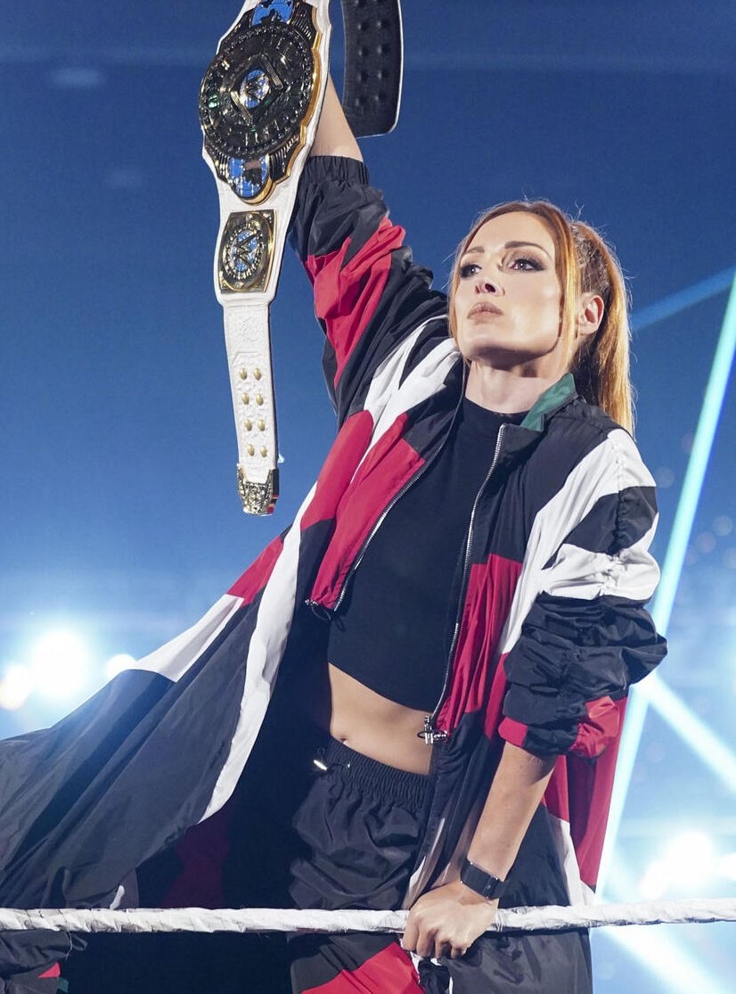 horsewooman's tweet photo. Bayley is now the only horsewoman without a title https://t.co/kzQpGUi1Lv
