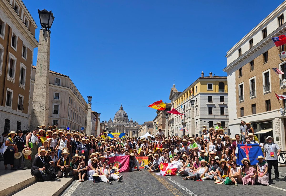 Archidiócesis de Valladolid (@archivalladolid) on Twitter photo ¡Esta es la juventud (vallisoletana) del Papa!
Los más de 260 jóvenes que han peregrinado con <a href="/pastjuva/">P.Juvenil Valladolid</a> al #JubileodelosJovenes💚 traerán a #Valladolid la encomienda de <a href="/Pontifex_es/">Papa León XIV</a>: "Aspiren a cosas a la santidad. No se conformen con menos"
¿A cuántos reconoces en la foto? 📸 ¡Esta es la juventud (vallisoletana) del Papa!
Los más de 260 jóvenes que han peregrinado con <a href="/pastjuva/">P.Juvenil Valladolid</a> al #JubileodelosJovenes💚 traerán a #Valladolid la encomienda de <a href="/Pontifex_es/">Papa León XIV</a>: "Aspiren a cosas a la santidad. No se conformen con menos"
¿A cuántos reconoces en la foto? 📸
