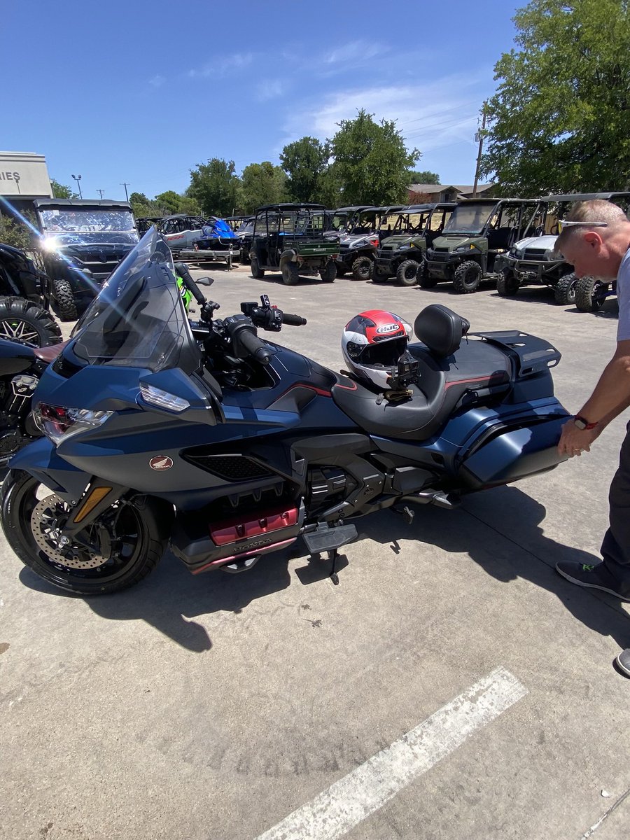 txtwangexchange's tweet image. Yo, it’s 3:48 AM, and I’m WIDE AWAKE, editing this SICK Honda Goldwing vid for my YouTube, tryna BLOW UP with those views! 🚀 #NoSleepGang #ContentCreatorVibes