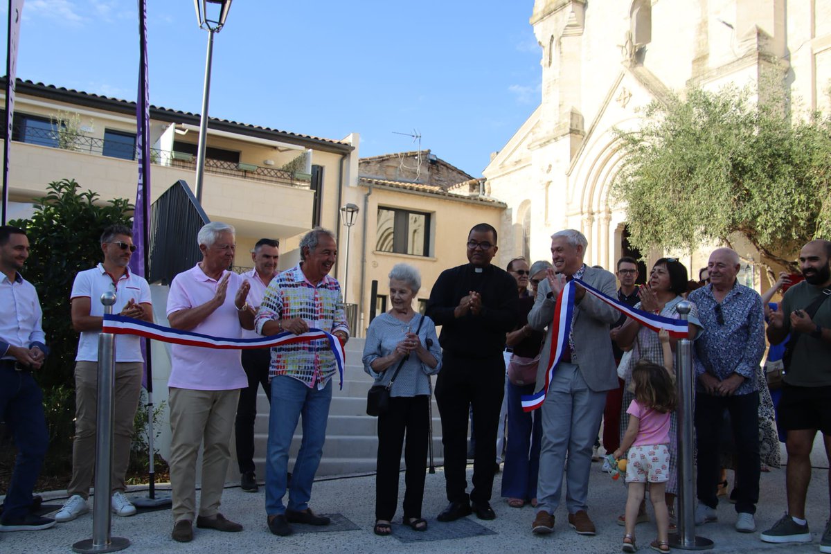 A l’ heure où des Églises servent de réceptacles à des manifestations sans lien avec leur destination, où d’autres sont en ruines, abandonnées voire vendues, à Vendargues on met l’Eglise Saint Théodorit en valeur en organisant et développant l’espace public présent à ses pieds.