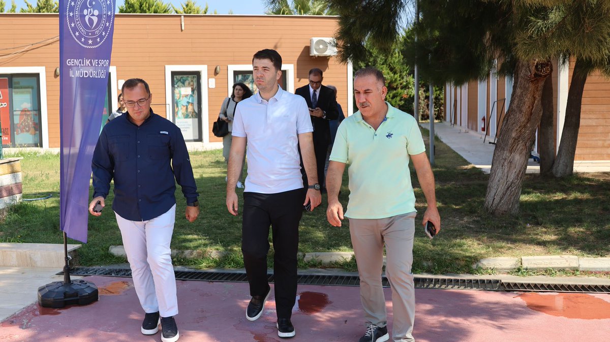 GSBAydin's tweet photo. Gençlik Hizmetleri Genel Müdürümüz Dr. Enes Efendioğlu ve İl Müdürümüz Serhat Yığmatepe, Efeler Gençlik Kampımızda incelemelerde bulunarak gönüllü kamp liderlerimizle bir araya geldi. https://t.co/Z1zew83WCF