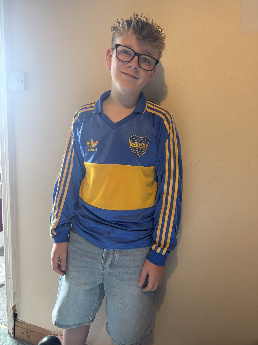 benheather's tweet image. That moment you tell your son we’re going to London to visit the @classicshirts shop for the first time today and so he goes to get his old school Boca Jnrs kit on… what a lad!!