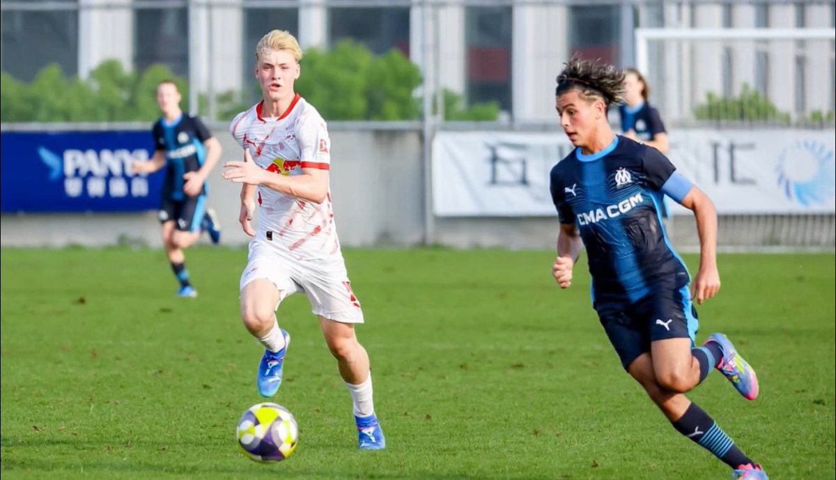 Gary (@garychn_) on Twitter photo Les U17 de l'OM ont terminé à la 6e place (sur 8) de la Shangai Future Star Cup, après leur défaite hier face au club local (0-1).
Said Remadnia a fini meilleur buteur de l'équipe (7 buts). ✨
#TeamOM <a href="/OMCdF/">OMCdF les minots</a> Les U17 de l'OM ont terminé à la 6e place (sur 8) de la Shangai Future Star Cup, après leur défaite hier face au club local (0-1).
Said Remadnia a fini meilleur buteur de l'équipe (7 buts). ✨
#TeamOM <a href="/OMCdF/">OMCdF les minots</a>