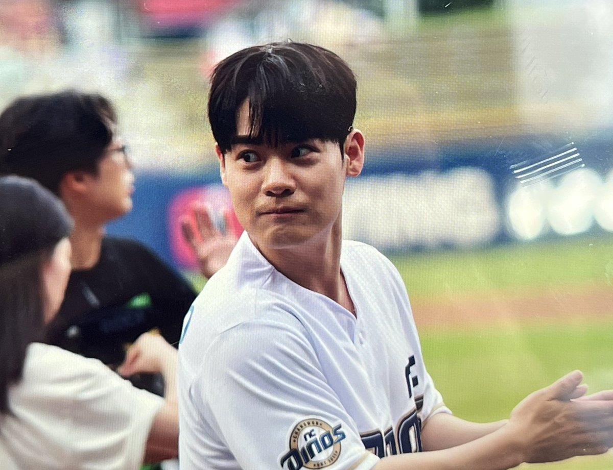 laview_poti's tweet photo. 시구채 프리뷰 ⚾️🦖🦕 https://t.co/OQCYOAyHZt