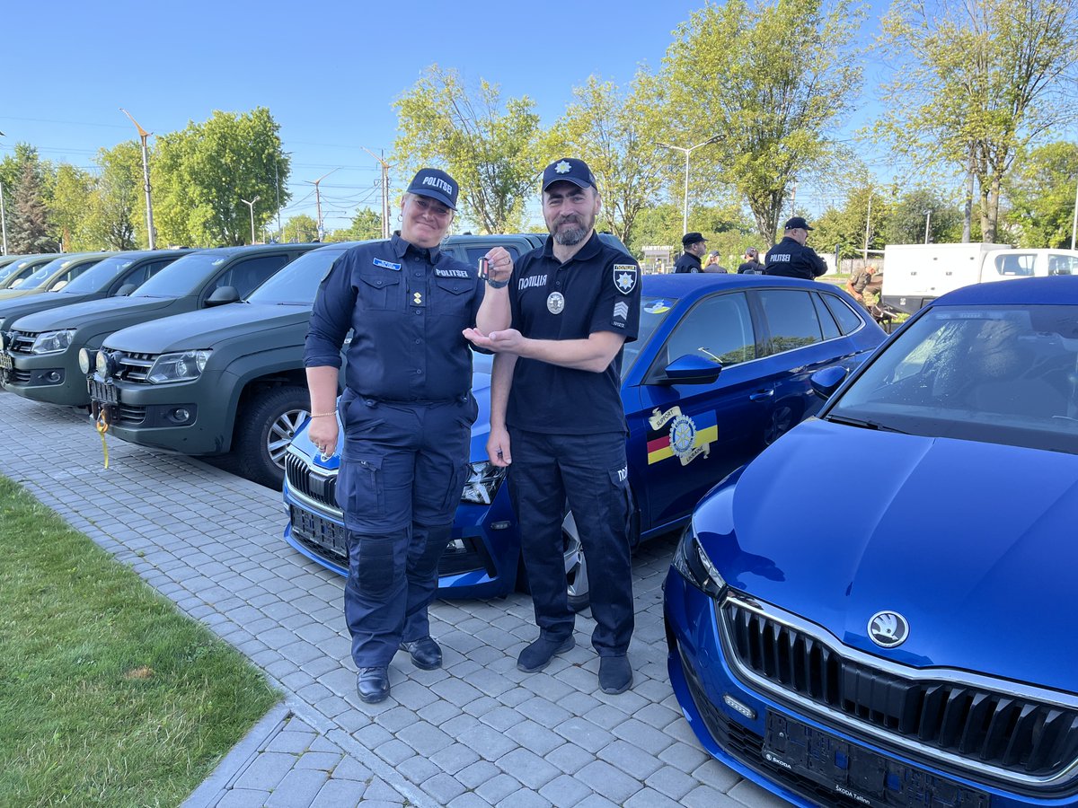 Estonian police officers and volunteers handed over 22 cars to the Ukrainian National Police and the State Border Guard Service. The delegation headed with Director General of the Police and Border Guard Board Egert Belitšev brought the cars from Tallinn to Lviv.#StandWithUkraine