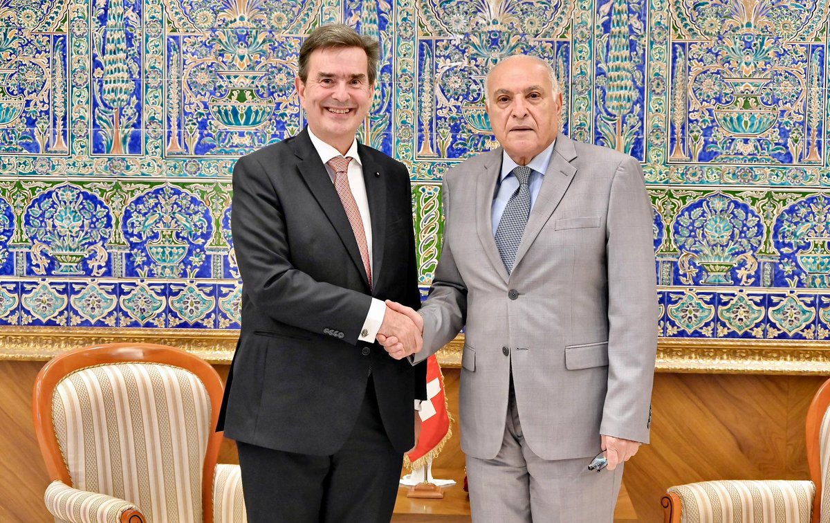 Algeria_MFA's tweet image. استقبل وزير الدولة، وزير الشؤون الخارجية والجالية الوطنية بالخارج والشؤون الإفريقية، السيد @AhmedAttaf_Dz  اليوم بمقر الوزارة، السيد بيار إيف فوكس  Pierre-Yves Fux، سفير كونفدرالية سويسرا، الذي أدى له زيارة وداع عقب انتهاء مهامه لدى الجزائر.
🇩🇿 🇨🇭