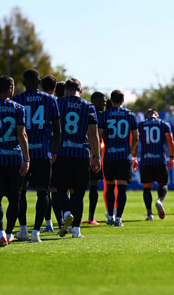 massibonfi's tweet photo. #inter se un certo Mourinho disse che le maglie belle devono essere vincenti … qui si parte male #inguardabile https://t.co/475RZ2f8cx