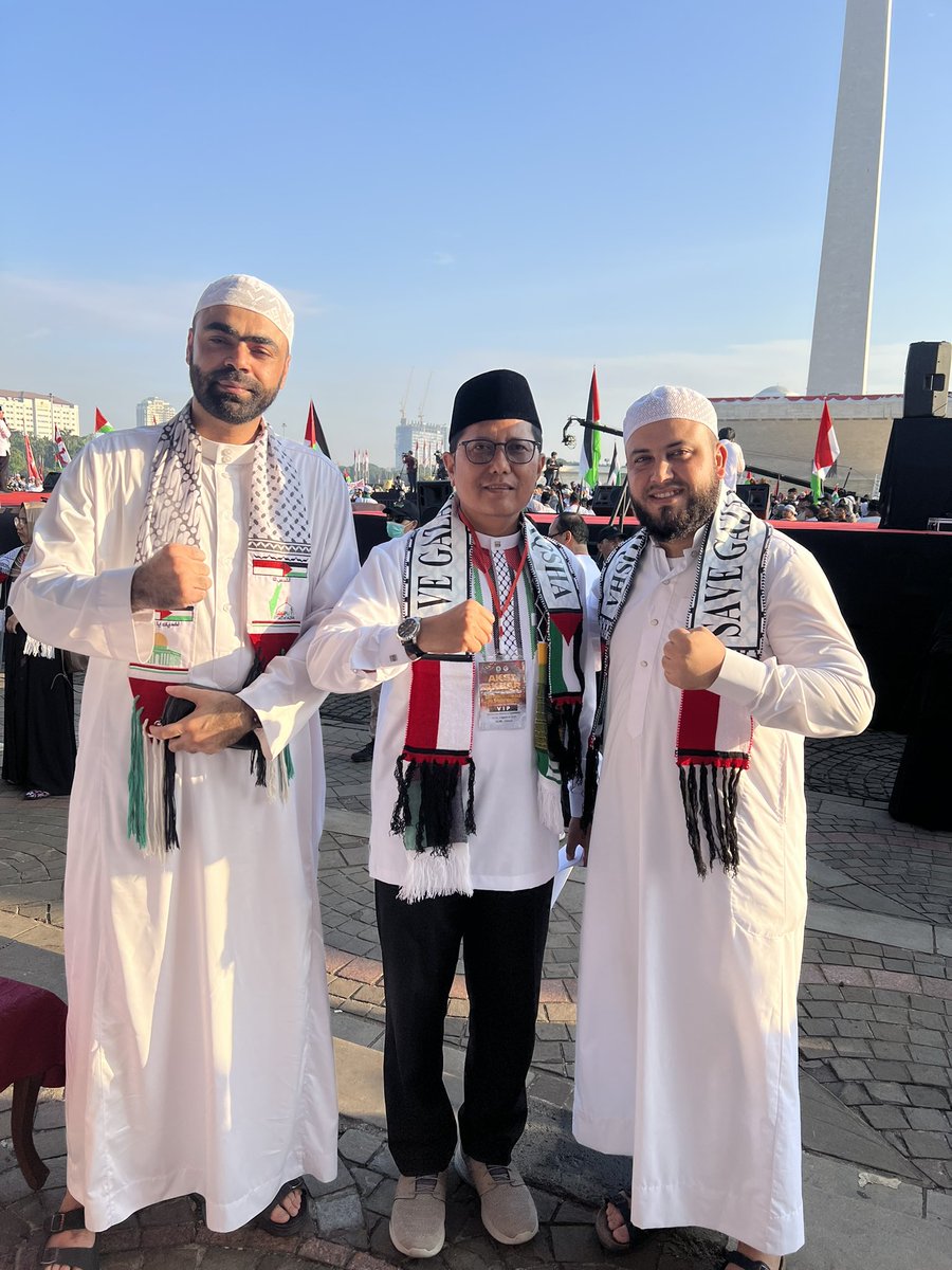 Aksi Akbar Selamatkan Gaza. Kepada Mesir dan Yordan minta blokade dibuka dan berilah akses bantuan kemanusiaan kpd rakyat Gaza selamanya. Hapuskan genosida dari bumi Gaza dan hapuskan seluruh bentuk penjajahan di muka bumi. 
.