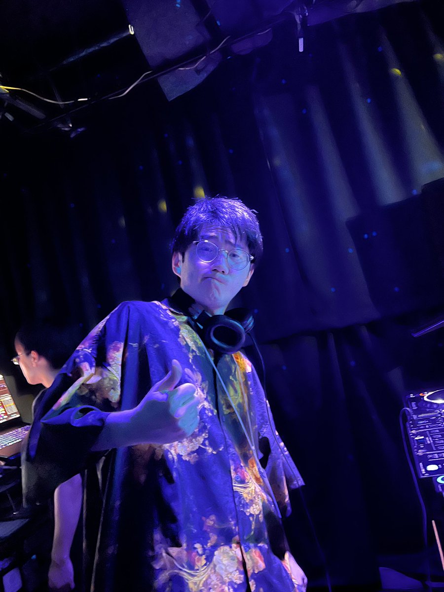 AniNewProject's tweet image. #オタブラ ㌠、最後はペケさん！
フロアをがっちりロックしてます！
 #あににゅー