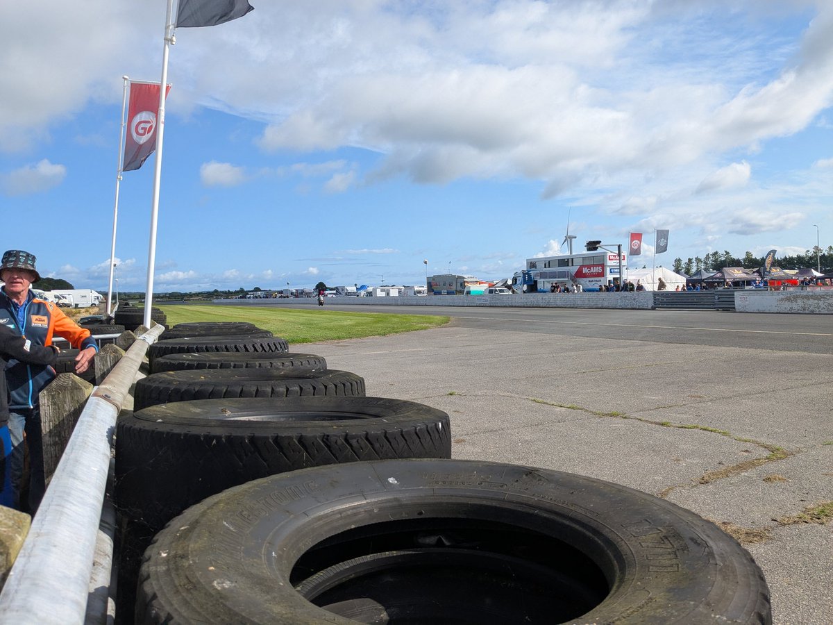 bluebullitt's tweet photo. Beautiful sunny day here at Bishopscourt Racing Circuit. The Classic Bike Festival is well underway! #keeperlit https://t.co/t5xjNqWRxm