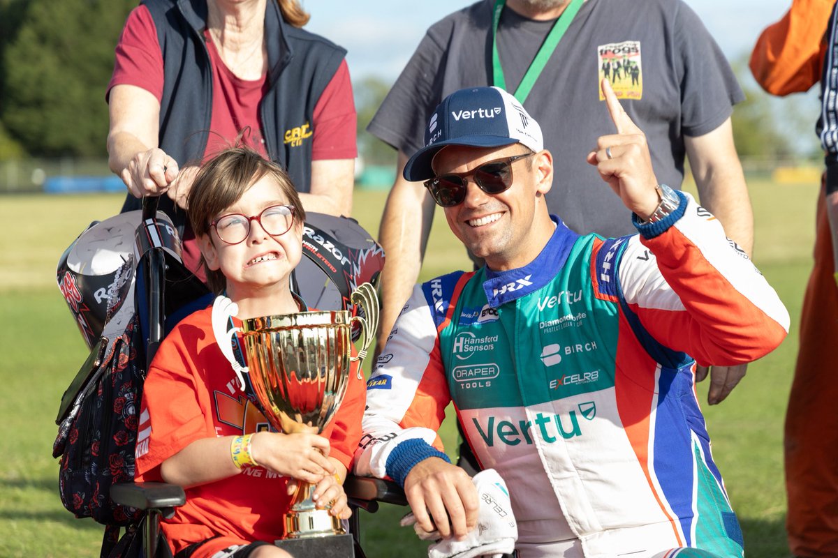 Craziness as usual yesterday at Croft!! 🍌 🍍

Thank you to <a href="/AEE_Band/">The Army Engagement Ensemble</a> for joining us and having a go on the Carts!!

#Razor #CrazyCarts #RideWithRazor #BTCC #Motorsport