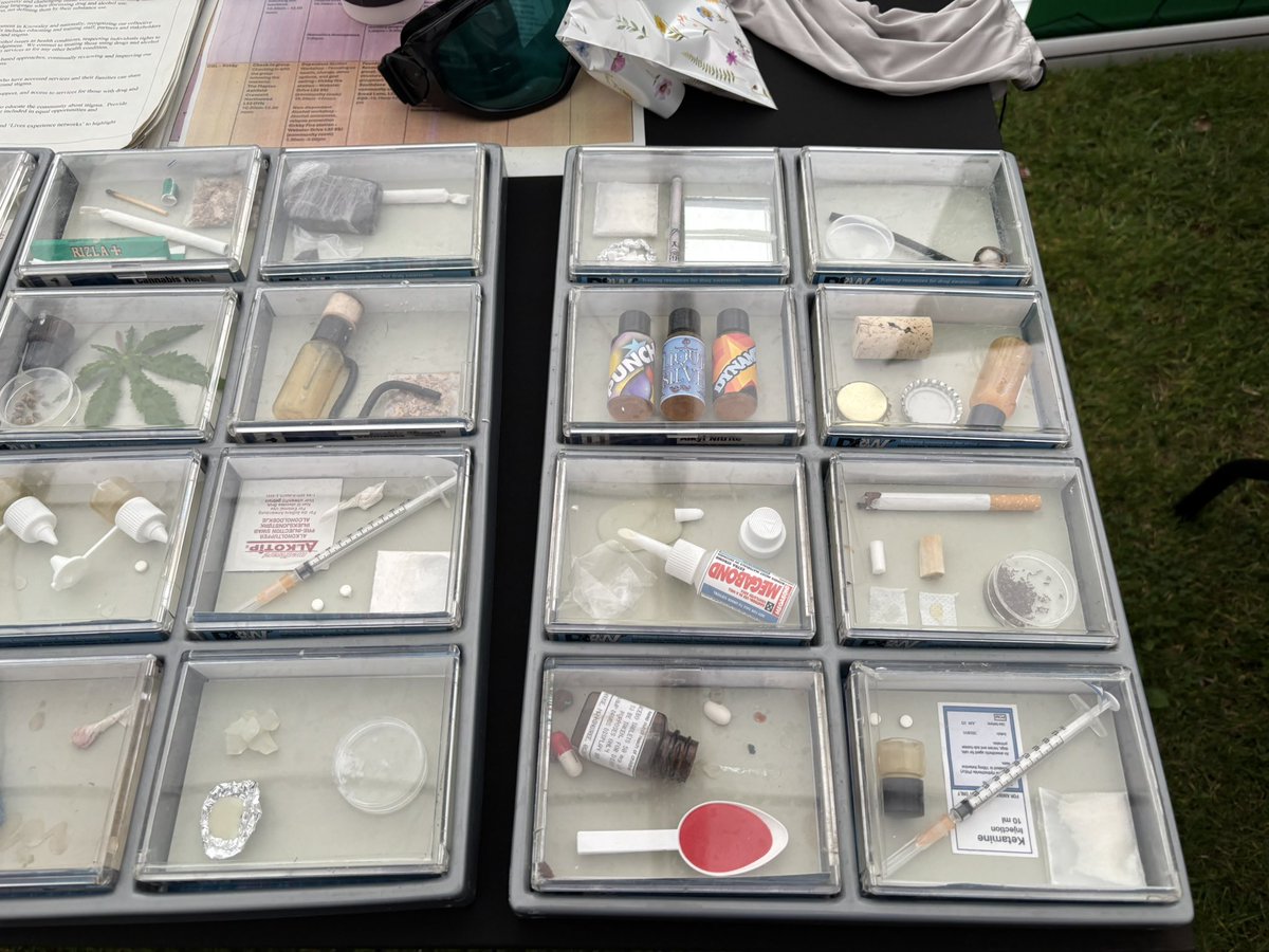 Sunday Cgl community outreach Team at the Knowsley’s Flower show Today 💜 

Tosh &amp; John are on stand 35 in the marquee Tent! Pop over and say Hello ! 
#knowsleybettertogether #Cgl  <a href="/KnowsleyCouncil/">Knowsley Council</a>