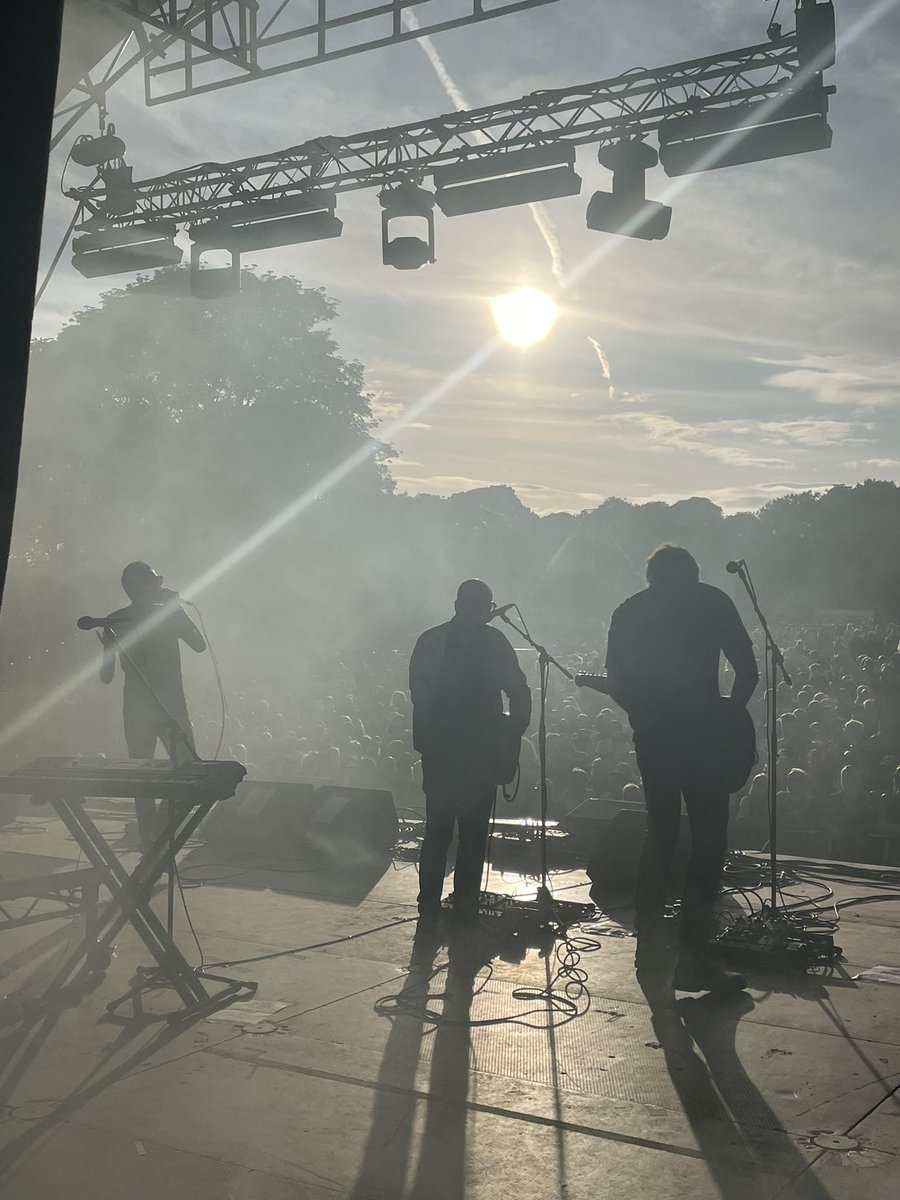 Cat Harvey (@misscatharvey) on Twitter photo What a day at Party at the Palace yesterday! The sun shone, the newly worked site was great, my highlights: <a href="/gunofficialuk/">GUN</a> , just SO good live, with a cameo from <a href="/callumbeattieuk/">Callum Beattie</a> 🎉, <a href="/BootlegBeatles/">The Bootleg Beatles</a> leading the sing song, <a href="/tommeighanHQ/">Tom Meighan</a> iconic showman, <a href="/Squeezeofficial/">Squeeze</a> ❤️🎉🏴 What a day at Party at the Palace yesterday! The sun shone, the newly worked site was great, my highlights: <a href="/gunofficialuk/">GUN</a> , just SO good live, with a cameo from <a href="/callumbeattieuk/">Callum Beattie</a> 🎉, <a href="/BootlegBeatles/">The Bootleg Beatles</a> leading the sing song, <a href="/tommeighanHQ/">Tom Meighan</a> iconic showman, <a href="/Squeezeofficial/">Squeeze</a> ❤️🎉🏴