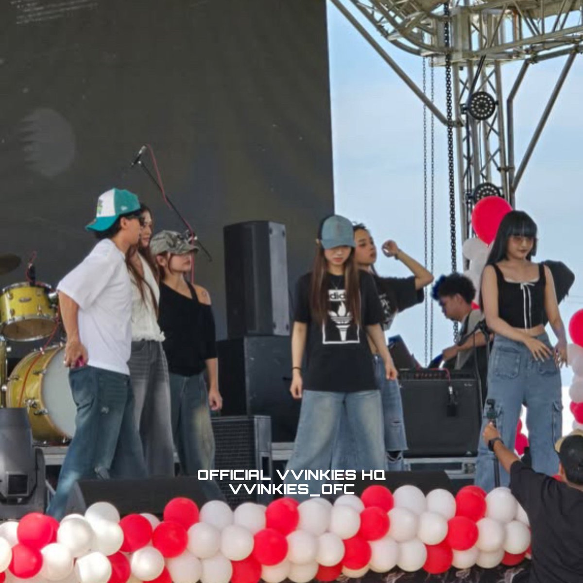 🎶 VVINK SOUNDCHECK IN CABUYAO ALL SET! 🌟

Don’t forget to drink water, save your energy, and have the best time with the girls later tonight! 💚🩷🧡💙💜

VVINK AT CABUYAO CITYHOOD 
#VVINK #VVINK_TULALA
#VVINKatCabuyaoCityhood