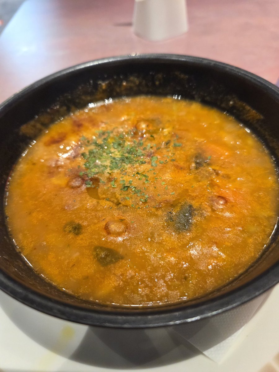 サイゼリアで、遅いランチを食べました。ドリアとミネストローネを。前から、ミネストローネは、食べたかったのですが。
具だくさんで、スープも美味しかったです。次回は、ドリアではなく、パンにしましょう。
さあ。8じから、おんまく花火🎆ですね。