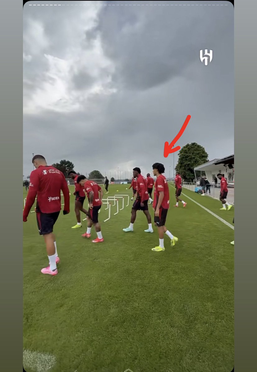 منو هاللاعب ي اخوان ؟