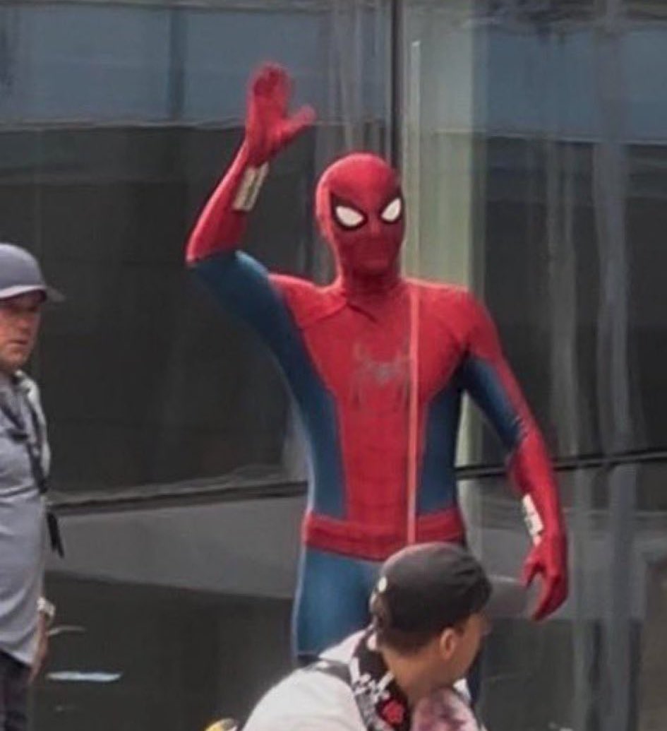 SpideysSource's tweet image. BREAKING: SPIDER-MAN WEARING THE MASK! #SpiderManBrandNewDay