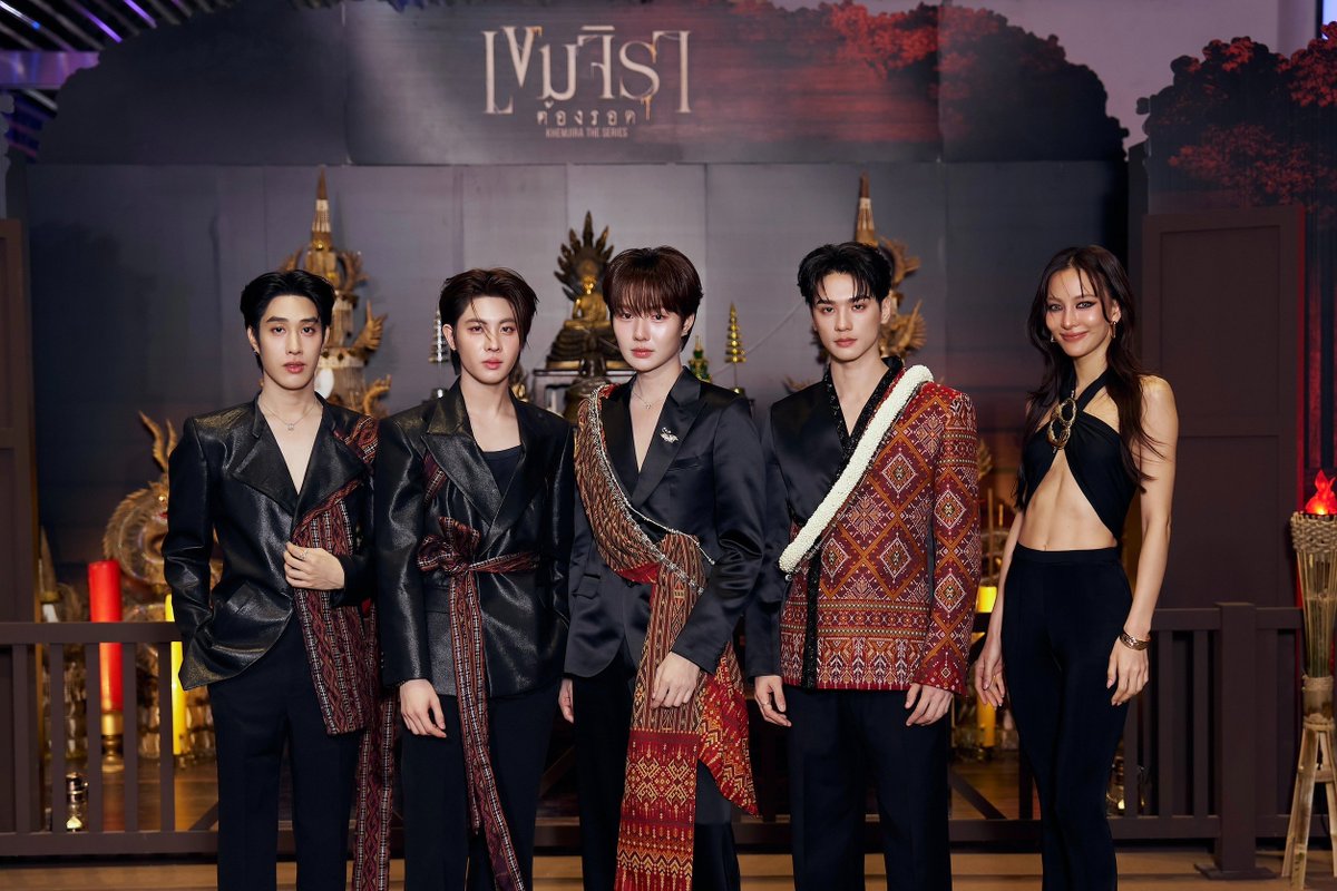 รับขวัญเขมจิรา Khemjira Homecoming Press Conference 🕯

ทีมนักแสดงหลักจากซีรีส์ “เขมจิราต้องรอด Khemjira The Series”

KHEMJIRA PRE SCREAMING
#รับขวัญเขมจิรา 
<a href="/harit_keng/">Harit_keng (DuckMan 🦆)</a> <a href="/nampingnapat/">Namping</a> 
<a href="/TLE_mtm/">TLE.MTM</a> <a href="/firstone_wnk/">FirstOne</a>
<a href="/greenaf5/">greenausadaporn</a>