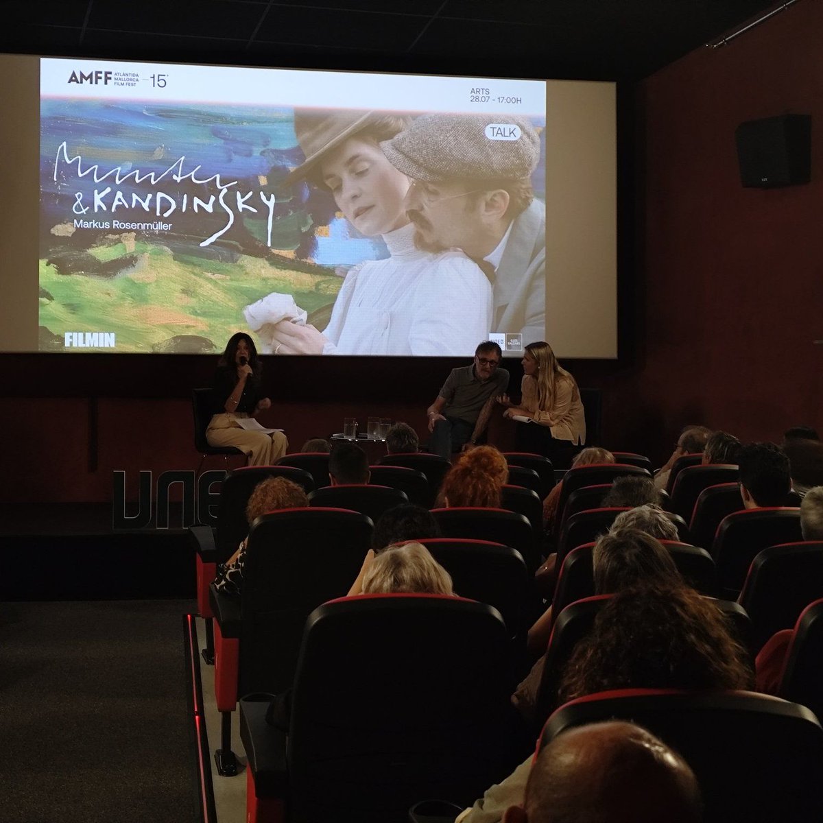 Esta semana hemos podido contar con Marcus O. Rosenmüller, director de "Münter y Kandinsky", en el <a href="/atlantidafilm/">Atlàntida Mallorca Film Fest</a>. El cineasta mantuvo un encuentro con el público de Palma en la Sala Rívoli, dentro del marco de las UNED Talks del festival 🎨 

Acompañado por la periodista