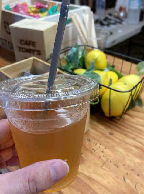 万灯祭名物？
揚げ鮎餃子。鮎感たっぷりあって鮎だけでもない！
レモネード。本当のレモンと蜂蜜

#多賀大社
#万灯祭
#万灯市