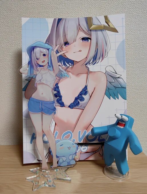 本とアクスタのサンプル届いた〜〜 いいね〜〜