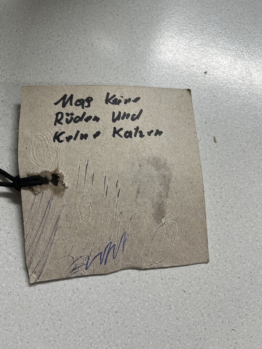 29348 Eschede, Hund mit Zettel am Parkplatz angebunden ausgesetzt !
Tierheim Celle Kopie:
Dieser unkastrierte Rüde wurde gestern im Wald abseits eines Parkplatzes zwischen Garssen und Eschede mit der abgebildeten Leine und dem Info Zettel am Baum angebunden gefunden.
Wer kann