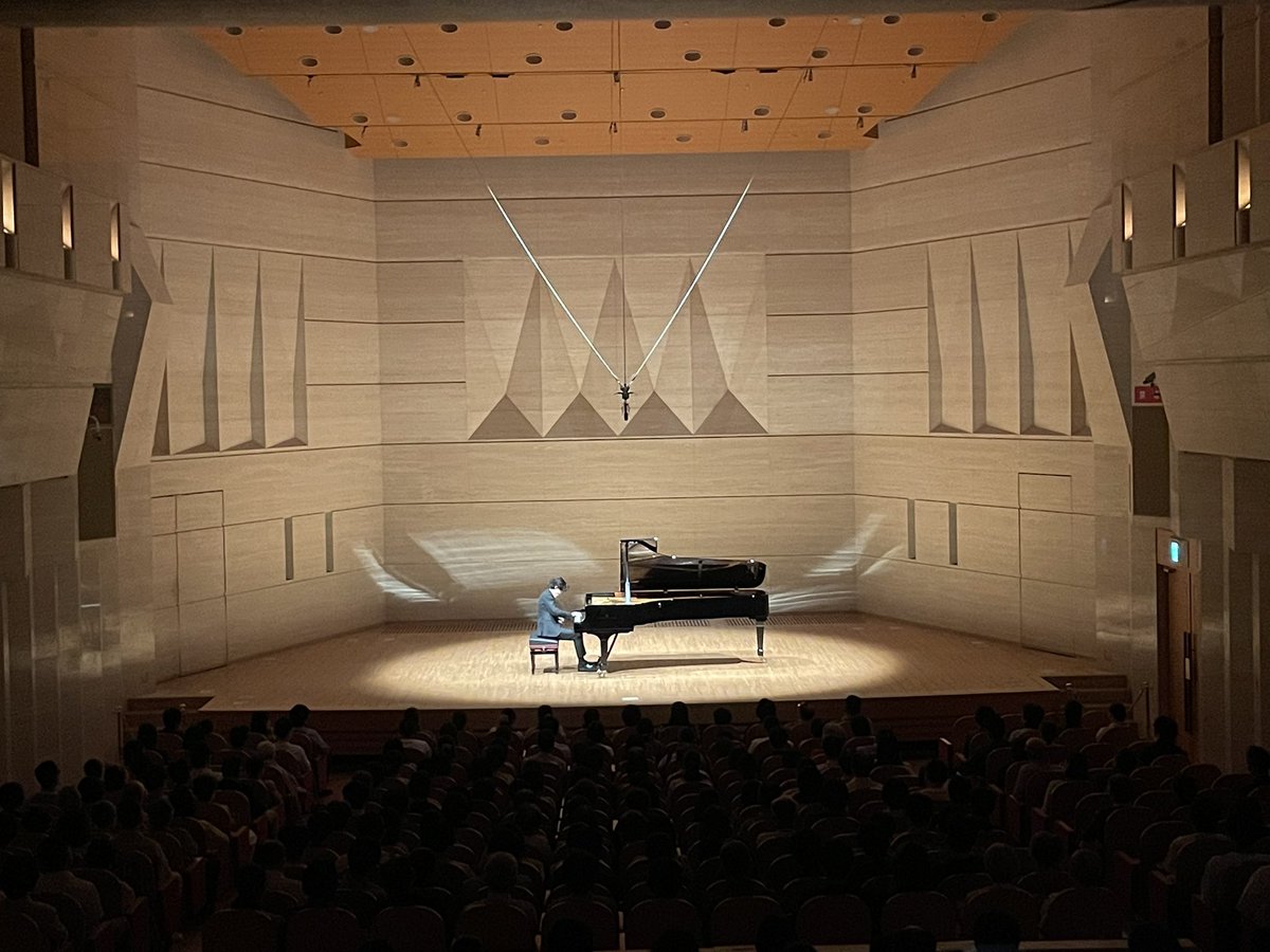 【梅田智也ピアノリサイタル】
〜ベートーヴェン4大ソナタ〜

盛会に終わりました🎹

暑い中お越しくださったたくさんのお客様
関係者の方々
そして繊細かつ大胆な熱き演奏で
魅せてくださった梅田智也さん🔥

ありがとうございました✨

アンコールもベートーヴェンから🎼
6つのバガテル Op.126より