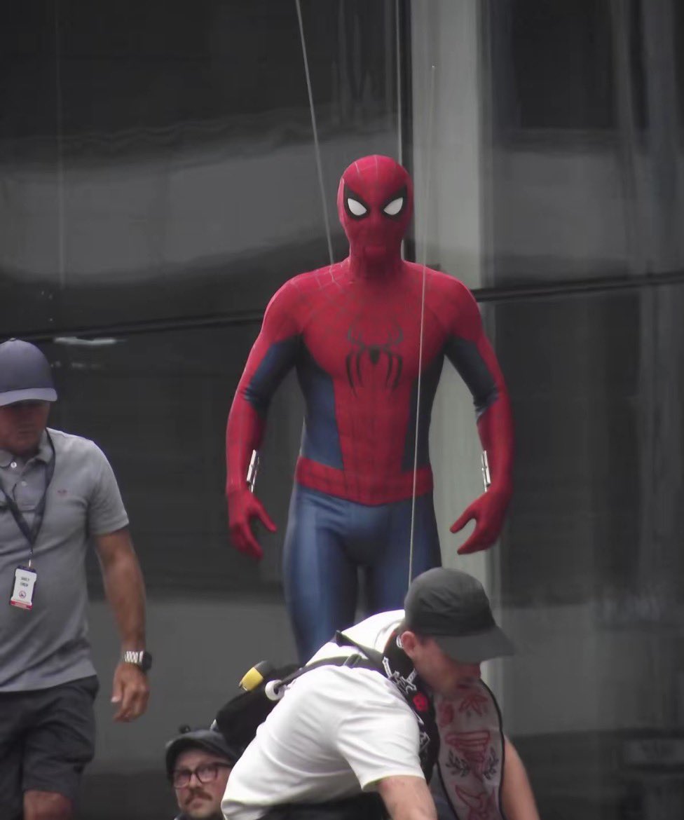 COMIC SPIDER-MAN BROUGHT TO LIFE