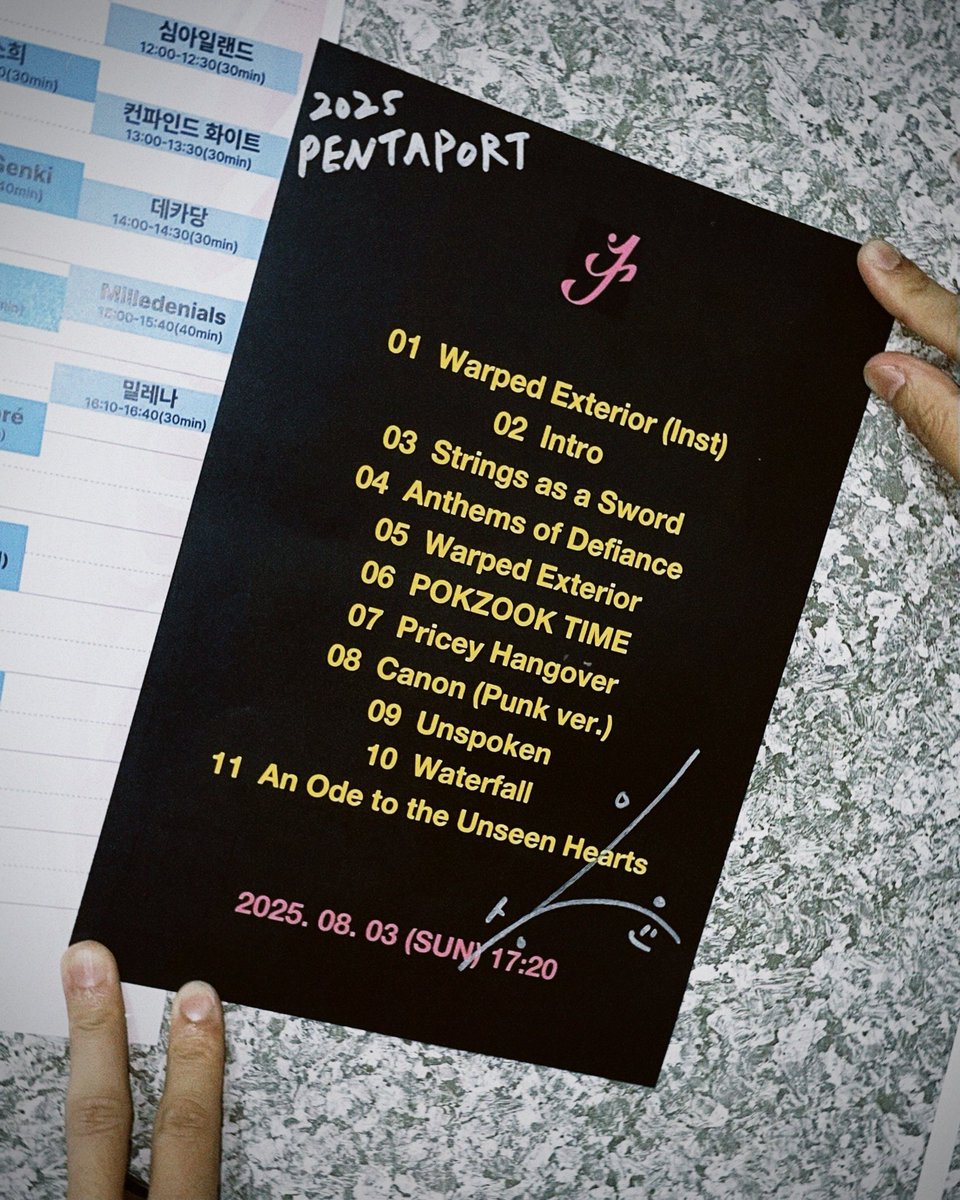 𝟮𝟬𝟮𝟱 𝗜𝗻𝗰𝗵𝗲𝗼𝗻 𝗣𝗲𝗻𝘁𝗮𝗽𝗼𝗿𝘁 𝗥𝗼𝗰𝗸 𝗙𝗲𝘀𝘁𝗶𝘃𝗮𝗹

01. 뒤척이는 허울 Inst. (Warped Exterior Inst.)
02. 인투로 (Intro)
03. 검을 현 (Strings as a Sword)
04. 역성 (Anthems of Defiance)
05. 뒤척이는 허울 (Warped Exterior)
06. 폭죽타임 (POKZOOK TIME)
07. 비싼 숙취