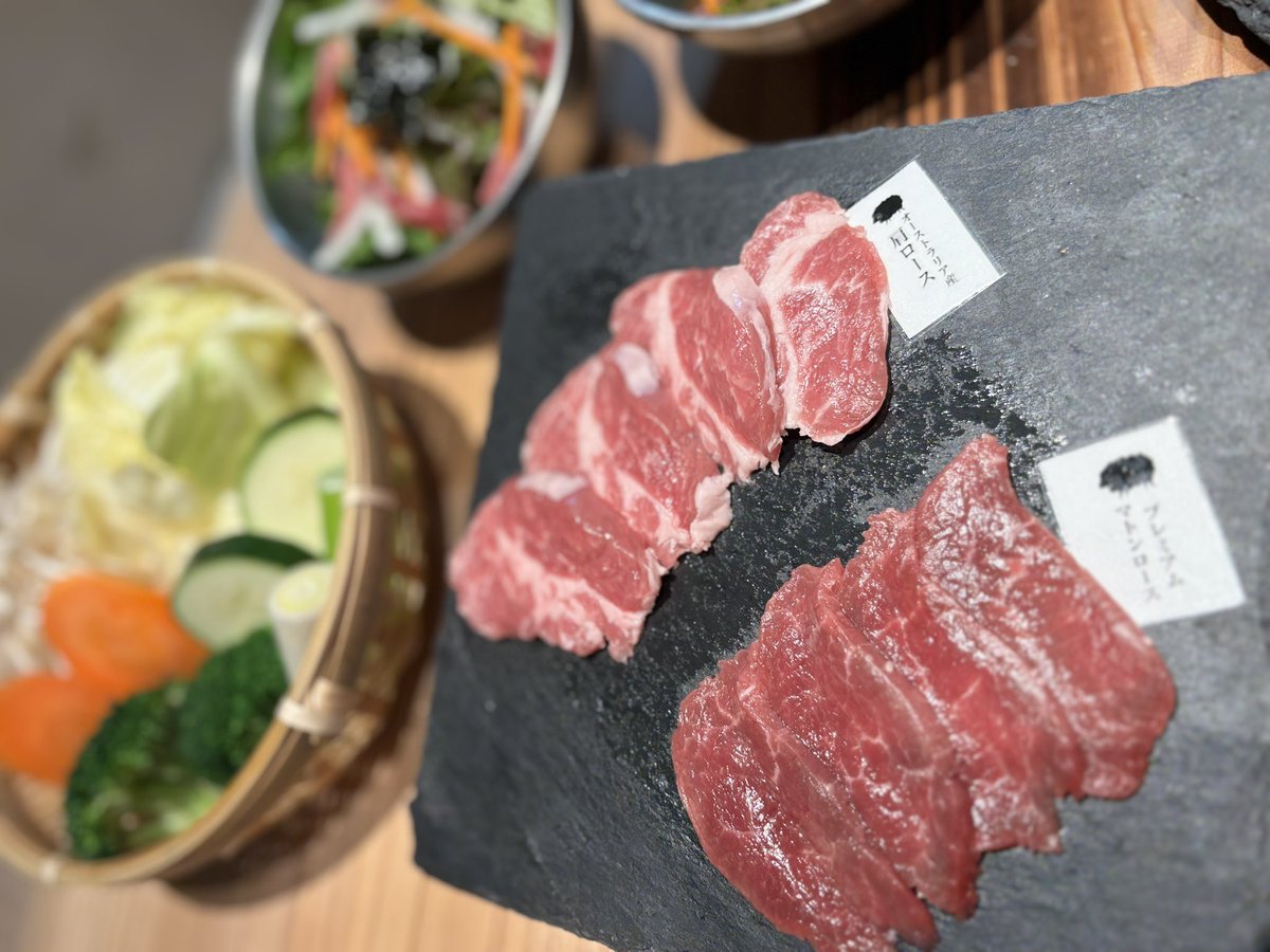 新メンバーも迎え入れれそうなラムと野菜の営業スタートです(৹ᵒ̴̶̷᷄ ᴗ ᵒ̴̶̷᷅৹)

本日もお肉が届き捌き終わったので是非ともご来店お待ちしております🥰🥰🥰