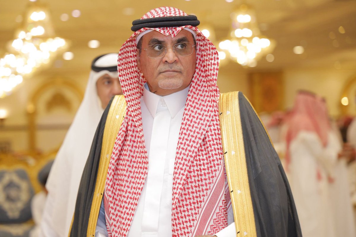 #الشيخ_عبدالرحمن_الوهاس
"كاسب الامجاد مأخذ على القاله صكوك" 
"فيه وقفات السلاطين و فعول الملوك" 
صح لسان #الشاعر_سعد_خلف و يستاهل ابا حسن فقد أضاف الكثير لمجده التليد بحسن السيرة و عاطر المسيرة .
ما اسعدني بوصول هذه الابيات ممن يعرف مكانة و قدر الشيخ عبدالرحمن و اسرته في نفسي .