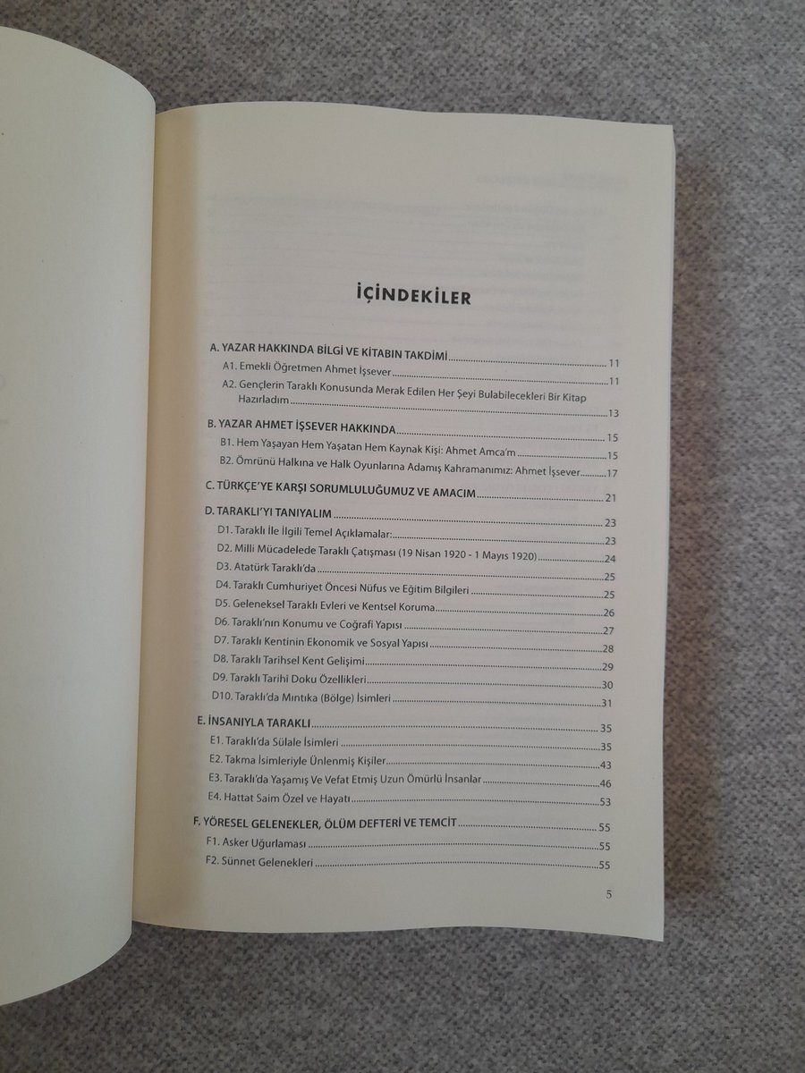 Ahmet İşsever 1944 Taraklı doğumlu. 
Köy Enstitüleri'nin kapatılmasından sonra açılan Arifiye İlköğretmen Okulu'nun ilk mezunlarından.
Devlete ve millete olan borcunu seksen yıldır ödemeye çalışan parasız yatılı neslinden.
Kitap Taraklı ve çevresine odaklanıyor.
Bilginize.