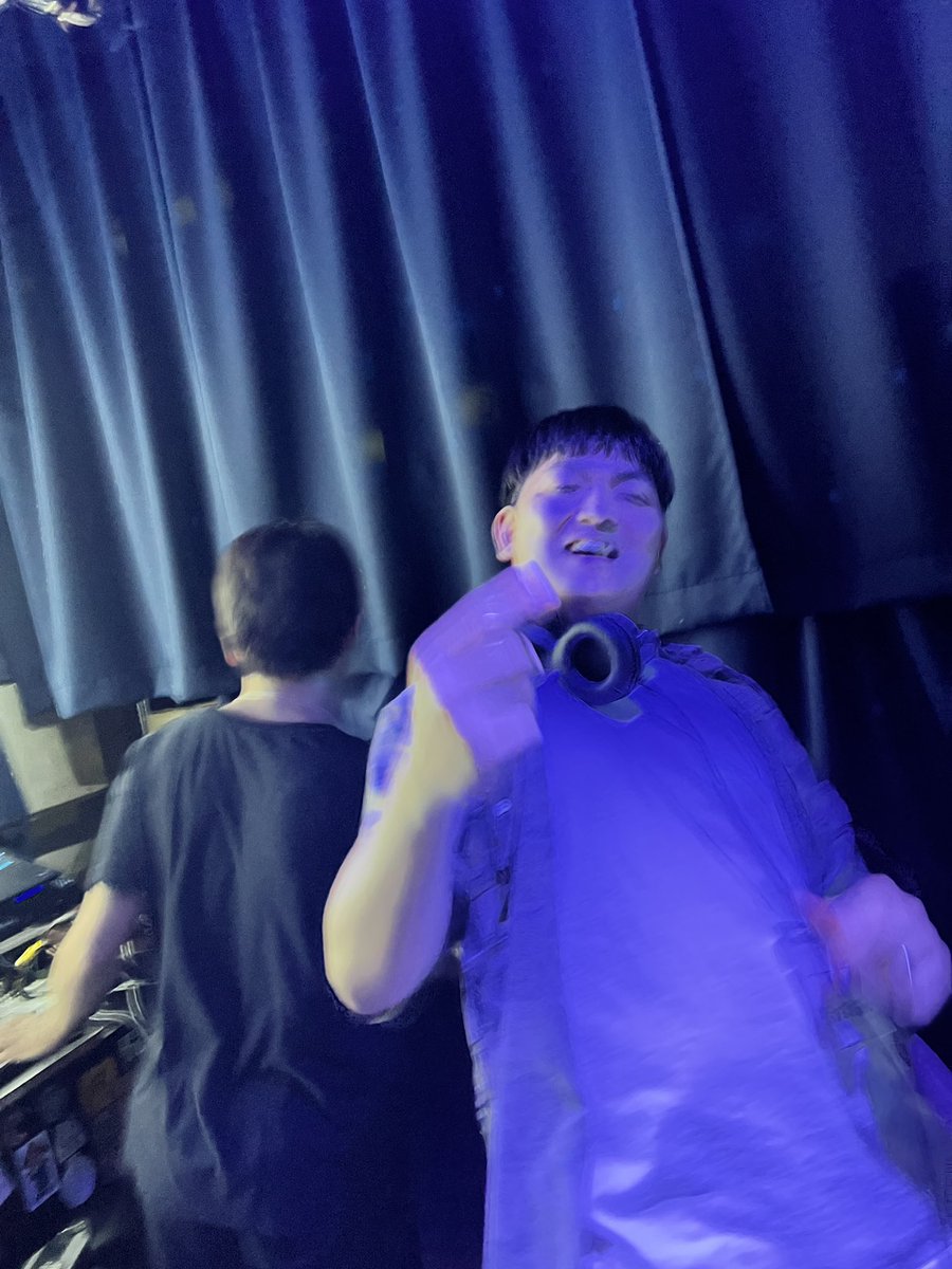 AniNewProject's tweet image. 最後のトリはジョンみかみ！
ペケくんからバトンを受け取り、躍動感あるDJしてます！
 #あににゅー