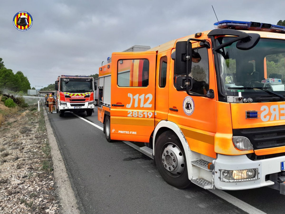 Bombers Consorci VLC (@bombersvalencia) on Twitter photo 📸Intervenció de <a href="/BombersValencia/">Bombers Consorci VLC</a> este matí a un incendi de vehicle i matolls a l’A-35. Han treballat bombers de Xàtiva i bombers voluntaris de Vallada. Sense danys personals. 📸Intervenció de <a href="/BombersValencia/">Bombers Consorci VLC</a> este matí a un incendi de vehicle i matolls a l’A-35. Han treballat bombers de Xàtiva i bombers voluntaris de Vallada. Sense danys personals.