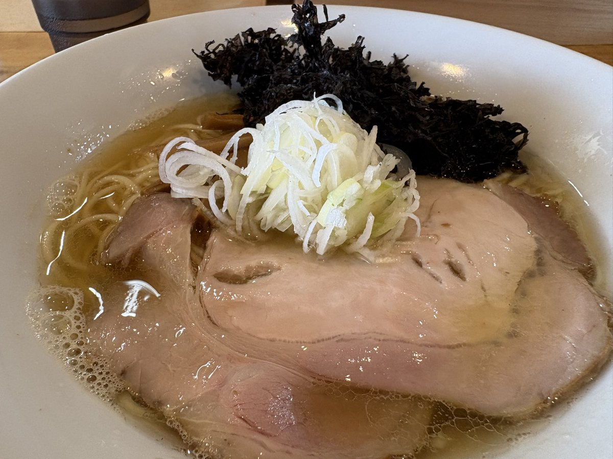 中華蕎麦 會　岩のり汐煮干し+半ライス

お久しぶりの會さん🐟
入店したらたまたまいっささんを発見!お隣ありがとうございました🙏
久しぶりの會の煮干しが身体に沁みる…うんめぇ…。写真を撮るのを忘れましたが勿論🍚も👍ご馳走様でした!

#中華蕎麦會
