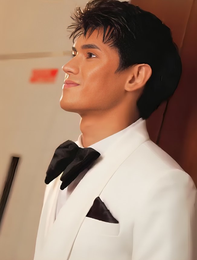 fairyduca's tweet image. who gave you the right to serve from this angle?? 🤨