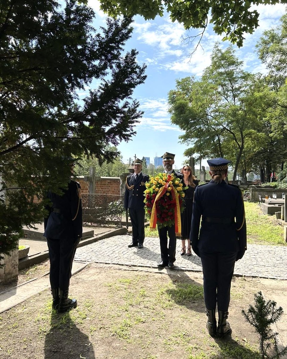 Dokładnie siedem lata temu, 3 sierpnia, zmarł gen. Zbigniew Ścibor-Rylski. 
Bohater, autorytet, a przede wszystkim dobry i mądry człowiek. Miasto Stołeczne <a href="/warszawa/">Warszawa</a> nigdy nie zapomni Jego zasług, poświęcenia i odwagi. W imieniu zarządu miasta, oraz warszawianek i warszawiaków
