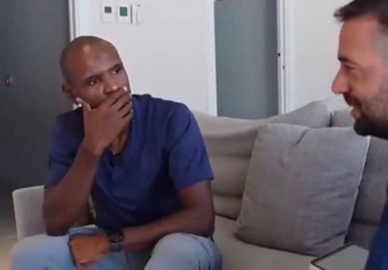 Y a des humains qui gagne de l'argent en filmant des gens entrain de bz