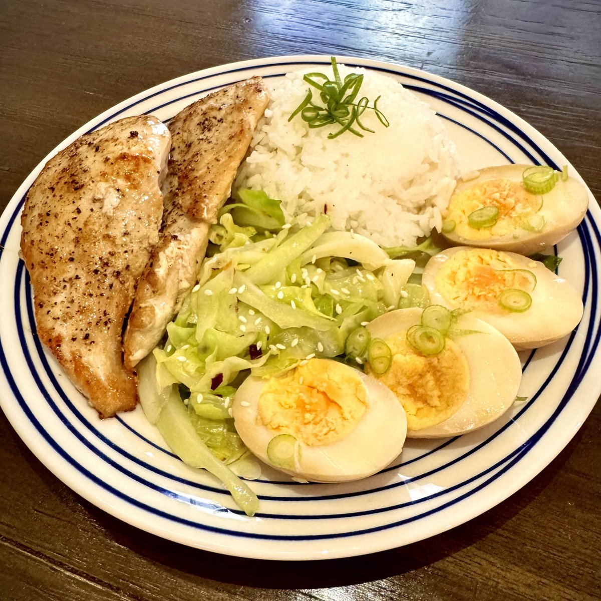 Day 5 / 30 - Healthy Cooking challenge  

A simple meal today but I'm getting sick of rice😤😤 need some ideas help!!